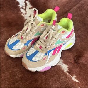 ISO these Reebok Sneakers women size 10!